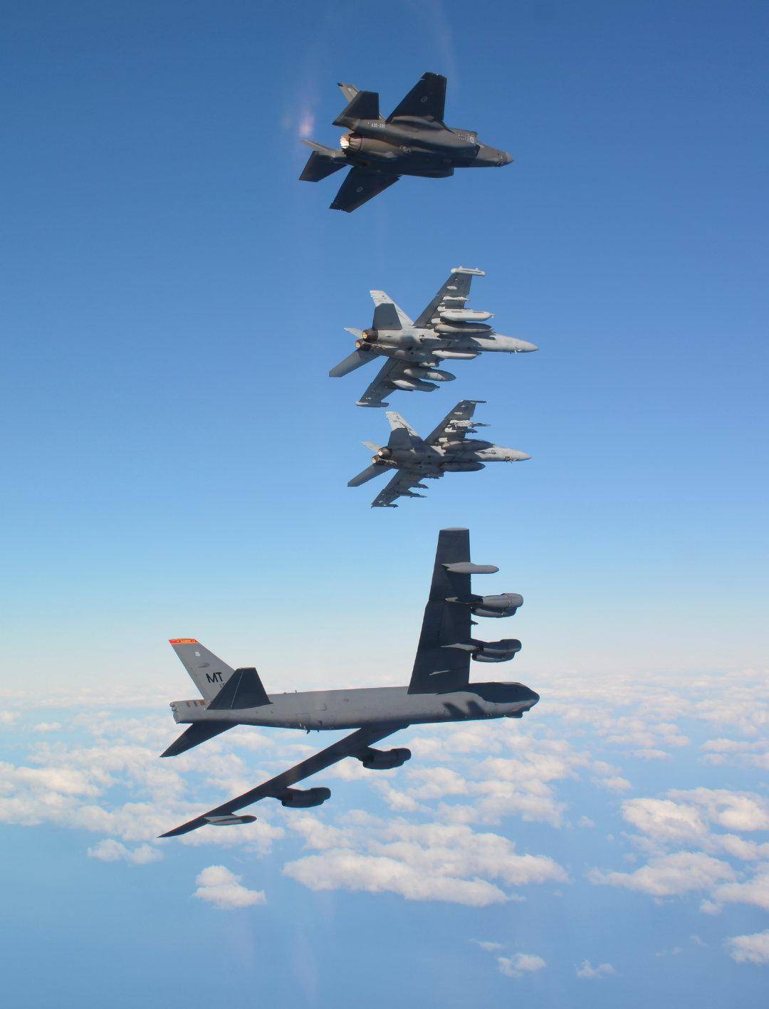 轰炸机战争手机版(轰炸机战争无敌版安卓版下载)-第2张图片-QuickQ官网